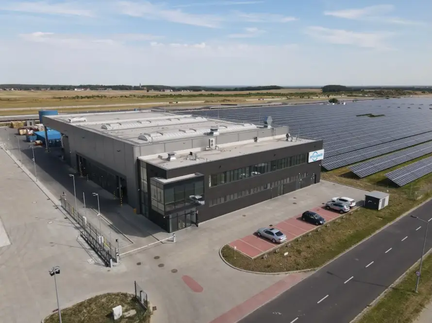 Budynek hali magazynowej z budynkiem socjalno-biurowym i wiatami wraz z infrastrukturą towarzysząca - Zakład BTS&SAKER w Osłej 6 BTS&SAKER-1