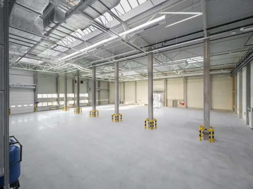 Budynek hali magazynowej z budynkiem socjalno-biurowym i wiatami wraz z infrastrukturą towarzysząca - Zakład BTS&SAKER w Osłej 11 BTS&SAKER-10