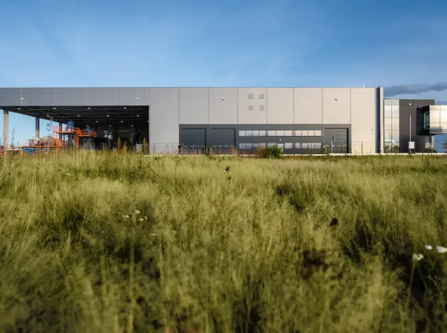 Budynek hali magazynowej z budynkiem socjalno-biurowym i wiatami wraz z infrastrukturą towarzysząca - Zakład BTS&SAKER w Osłej 5 BTS&SAKER-13