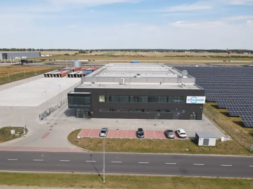 Budynek hali magazynowej z budynkiem socjalno-biurowym i wiatami wraz z infrastrukturą towarzysząca - Zakład BTS&SAKER w Osłej 7 BTS&SAKER-2