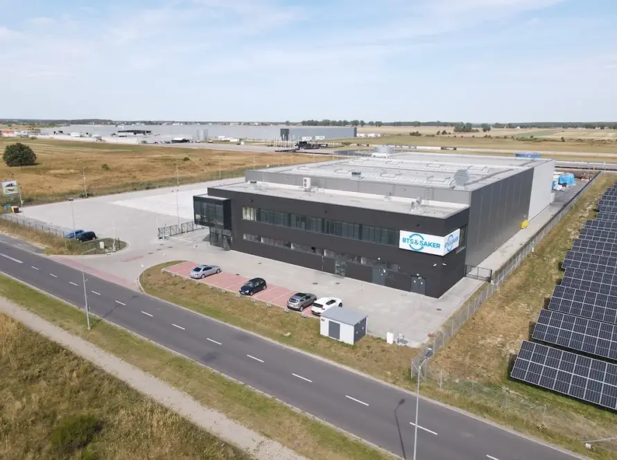 Budynek hali magazynowej z budynkiem socjalno-biurowym i wiatami wraz z infrastrukturą towarzysząca - Zakład BTS&SAKER w Osłej 8 BTS&SAKER-3