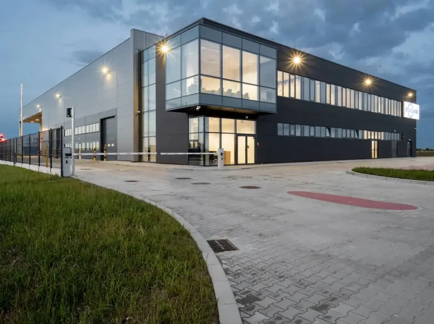 Budynek hali magazynowej z budynkiem socjalno-biurowym i wiatami wraz z infrastrukturą towarzysząca - Zakład BTS&SAKER w Osłej 1 BTS&SAKER-6