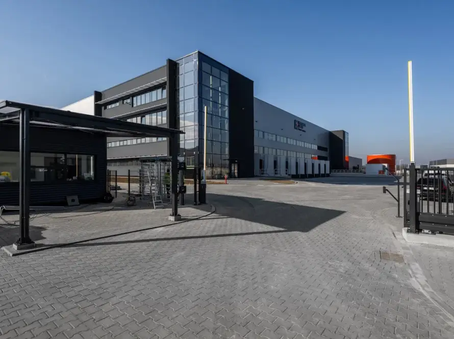 Budowa budynku magazynowego, budynku socjalnego i budynku biurowego, budynku portierni wraz z infrastrukturą techniczną i drogową - Favorite Gifts Europe 12 FGPE-14