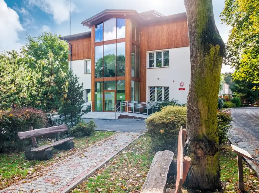 Rozbudowa i przebudowa wolnostojącego budynku Nadleśnictwa w Złotoryi 4 nadlesnictwo-zlotoryja-budynek